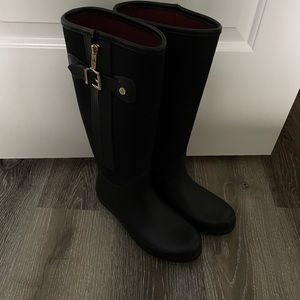 Waterproof rubber boots, mix of fabric coated rubber and rubber. Good condition.